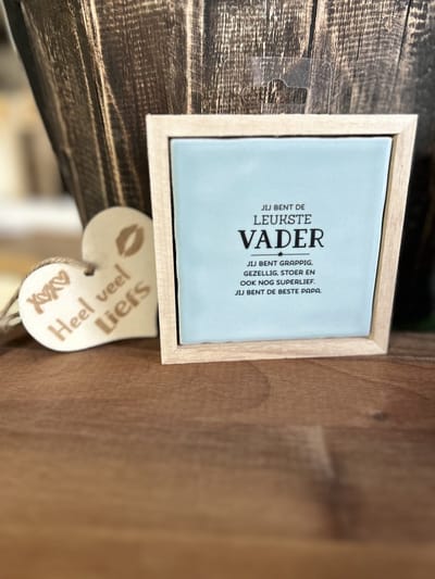 Creaties van Hier -Liefs in een lijstje Vader met houten hartje - 12 cm – Keramiek
