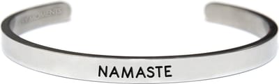 Key Moments 8KM-BM0006 Stalen open bangle met tekst - Namaste - One-size - Zilverkleurig