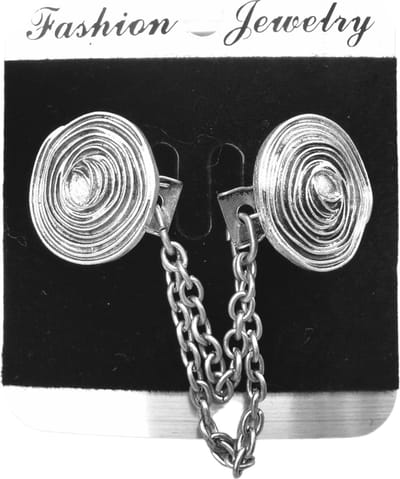 Vestsluiting - clip met ketting - Spiraal symbool, voor - vest - sjaal - omslagdoek in kleur antiek zilver look.