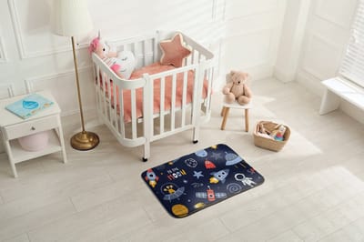 Coloray Vloerkleed voor Kinderkamer - Marine Tapijt Voor Woonkamer - Ruimte En Raketten Vloerkleed - Geel Accenten Tapijt Voor Slaapkamer - Antislip Vloerkleed Voor Slaapkamer - 90x60 cm