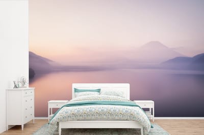 Behang - Fotobehang Mistig Motosu meer in Japan - Breedte 450 cm x hoogte 300 cm