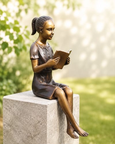 Tuinbeeld - klassiek bronzen beeld - Klein lezend meisje - Bronzartes - 22 cm hoog