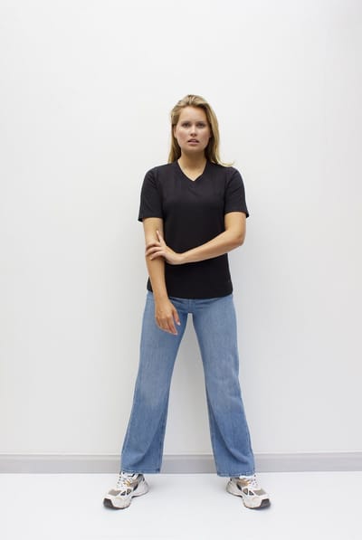MOOI! Company - Basic T-shirt - V-Hals Top Mirthe - Kleur Zwart - Maat XS