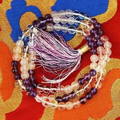Yogi & Yogini naturals Mala Goudkleurige Driehoek AA-kwaliteit 108 kralen +tasje (8 mm)