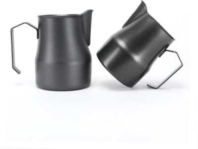 Melkkannetje Opschuim Set – Zwart – 2 Stuks – 350ml + 500ml - RVS - Italiaans – RVS – Melkopschuimkan – Melkkan – Espressomachine - Barista Essentials
