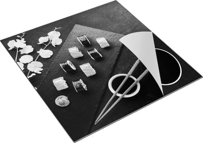 Chefcare Inductie Beschermer Sushi met Bloemen op Zwarte Marmer - Zwart Wit - 78x78 cm - Afdekplaat Inductie - Kookplaat Beschermer - Inductie Mat