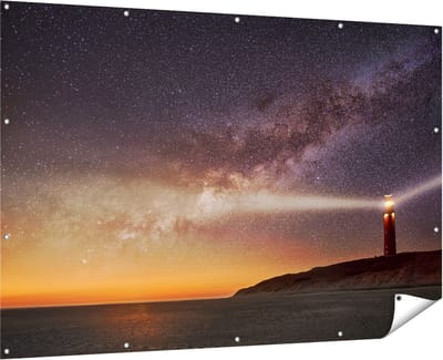 Gards Tuinposter Vuurtoren Texel in de Nacht - 180x120 cm - Tuindoek - Tuindecoratie - Wanddecoratie buiten - Tuinschilderij