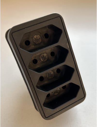 Benson Verloopstekker - Quattro - Vier aansluitingen - Zwart - 2300W
