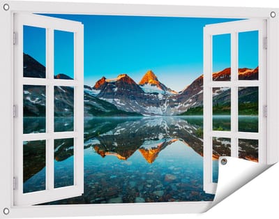 Gards Tuinposter Doorkijk Berg Assiniboine bij het Meer in Canada - 90x60 cm - Tuindoek - Tuindecoratie - Wanddecoratie buiten - Tuinschilderij