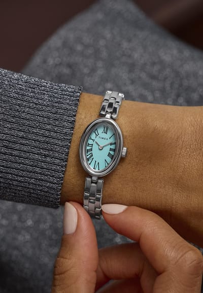Timex Cavatina Quartz Analoog Horloge Zilverkleurig En Blauw Kast Gemaakt Van 100% Loodarm Messing En Een Armband Van 100% Roestvrij Staal 19 TW2Y26600AJ, TW2Y26800AJ
