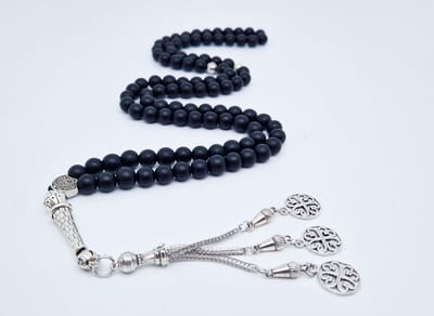 Handgemaakte tesbih "Tasbih" natuursteen "Mat zwart onyx" - Aantal kralen 99 - Diameter kralen 8MM - met metaal tassel "Arabesk" - Een mooi cadeau-idee