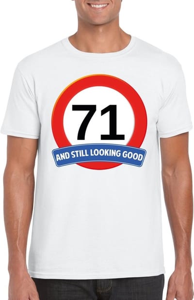71 jaar and still looking good - t-shirt met verkeersbord print - wit - voor heren - verjaardag cadeau - party - feestartikelen 71 jarige S