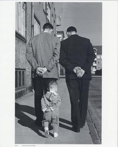 Mini zwart-wit poster - Walking Around - Keystone Paris - 24x30 cm