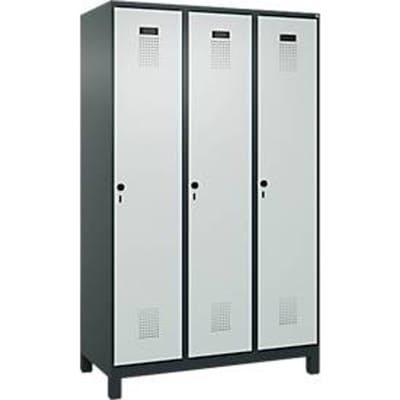 C+P Evolo Plus garderobekast, 3 vakken, 400 mm vakbreedte, met voetjes, rechts scharnierend, soft-close, inbraakwerend, B 1200 x D 500 x H 1950 mm, veiligheidsslot met draaigrendel, antracietgrijs RAL 7016/lichtgrijs RAL 7035