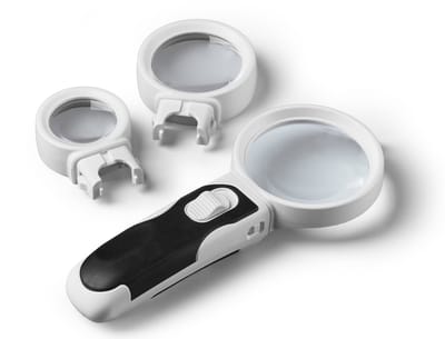 Handvatvergrootglas – Geschikt voor een breed scala aan fijnmechanische toepassingen – LED-verlichting – 3 verwisselbare lenzen (3x, 5x en 8x vergroting) – Inclusief batterijen – C344898