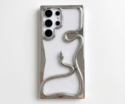 Zilverkleurig transparant telefoon hoesje geschikt voor Samsung S24 Ultra – backcover met 3D slang detail, zacht TPU softcase met verhoogde rand en elektroplating afwerking