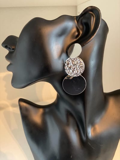 oorbellen met ronde decoratie || Make up | Parfum | Moederdag | Verjaardagscadeau| Cadeautje| Valentijnsdag| Kado | sieraden | vaderdag | oorbellen | oorsieraden