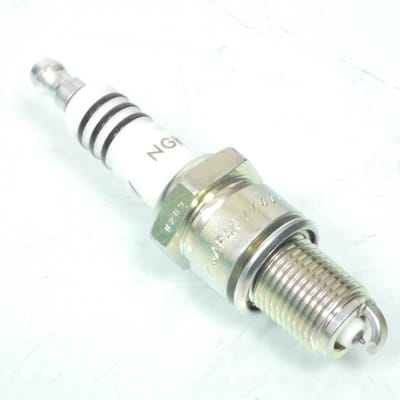 Bougie d'allumage NGK pour Auto BPR9EIX / 6853 / Par 4 Neuf