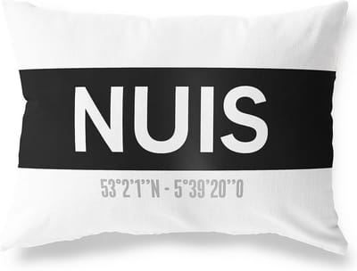 Tuinkussen NUIS - GRONINGEN met coördinaten - Buitenkussen - Bootkussen - Weerbestendig - Jouw Plaats - Studio216 - Modern - Zwart-Wit - 50x30cm