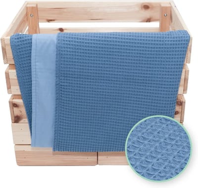 Babydeken 70x100 cm in blauw - Geschikt voor wandelwagen of speelkleed, gemaakt van ÖkoTex katoen & fleece, wafel patroon