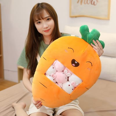 Klikkopers® - Wortel Knuffel met 6 Baby Konijntjes - 60 cm - Kawaii Kussen - Kawaii knuffel - Knuffel Wortel - Groote Knuffel