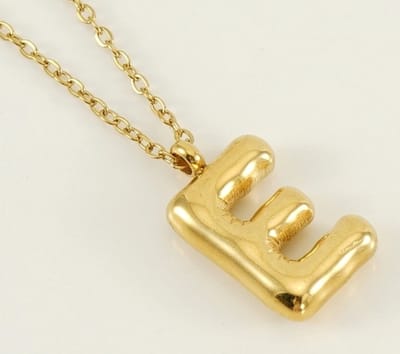 bubble letter E - ketting met ballon letter E - stainless steel - nikkel free - kleur goud - necklace