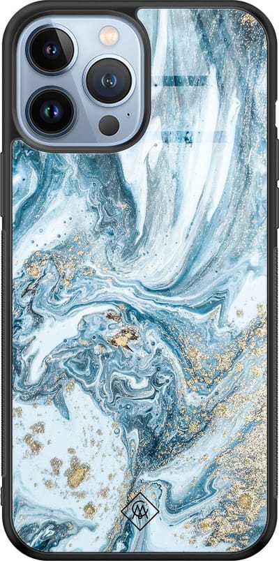 Casimoda® hoesje - Geschikt voor iPhone 13 Pro Max - Marble Sea - Luxe Hard Case Zwart - Backcover telefoonhoesje - Blauw