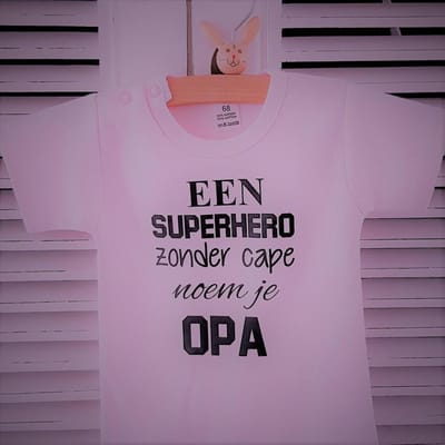 Rompertje baby met tekst meisje | korte mouw | roze zwart | een super hero zonder cape noem je opa|  maat 74-80 | bekendmaking zwangerschap aanstaande