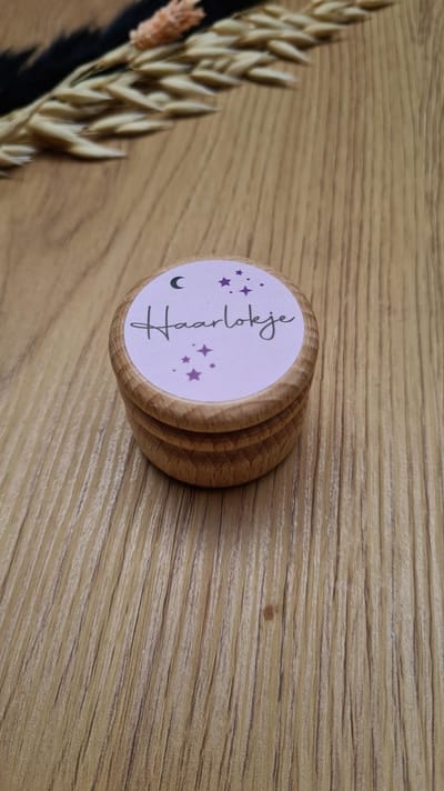 Haarlokje Bewaarpotje - Houten Bewaardoosje | haartjes | haarlokdoosje | opdruk: sticker Licht roze | bewaarpotje | haarlokpotje