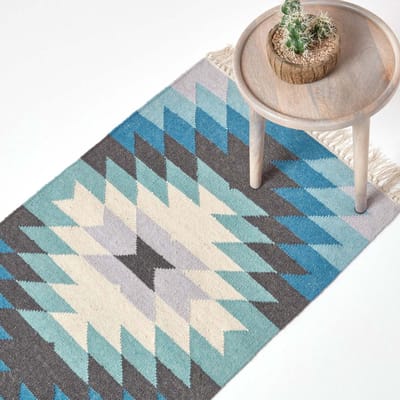 Homescapes Helsinki handgeweven kelimkleed van wol en katoen met blauw geometrisch patroon, 66 x 200 cm