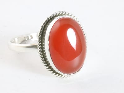Bewerkte ovale zilveren ring met carneool - maat 22