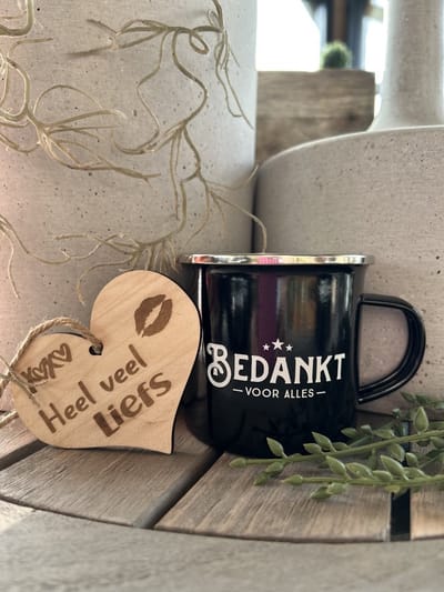 Creaties van hier – Emaille Mok Bedankt met houten hartje – plaatstaal - geëmailleerde coating – 9cm