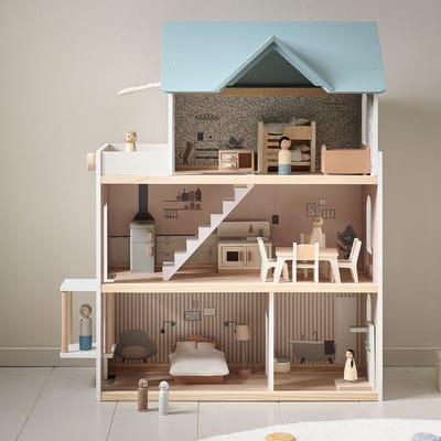 Petite Amélie Houten Poppenhuis Wit en Pastelblauw - H.81 cm - Incl. 14-delige Meubelset - Drie verdiepingen met illustraties - Toegang via trappen en magische lift