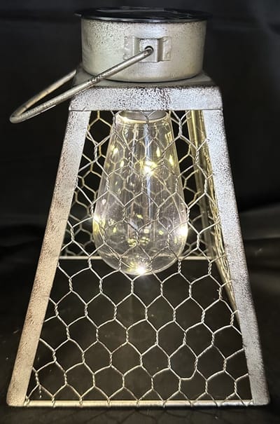 Metalen solarlamp lantaarn "opengewerkt" - met bulb LED - rusty zilver - staand en hangend model - hoogte 26 x 16 x 14 cm - Tuindecoratie - Tuinverlichting
