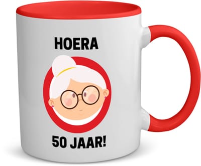 Akyol - hoera 50 jaar! vrouw koffiemok - theemok - rood - 49+1 - mensen die 50 zijn geworden - 50 jaar sarah cadeau - jubileum vrouw - verjaardags - grappige tekst - jarig - verjaardag - 350 ML inhoud