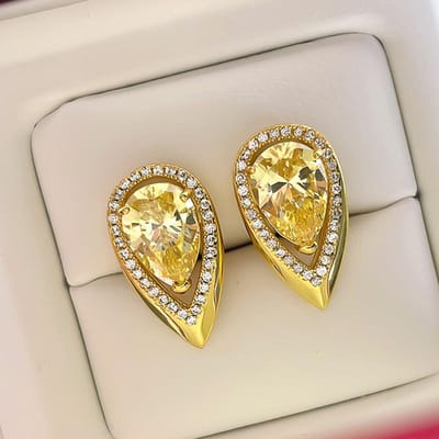 Huitan Trendy Druppelvormige Oorbellen Vrouwen Goudkleurig Luxe Peer Geel Zirkonia Oorbellen voor Bruiloft Sieraden beige