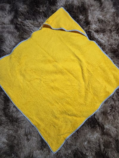 Bad cape | handmade | Handgemaakt | Zachte badstof | oker | Sterren |