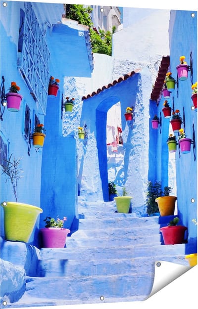 Gards Tuinposter Blauwe Huizen met Bloempotten in Chefchaouen, Marokko - 90x120 cm - Tuindoek - Tuindecoratie - Wanddecoratie buiten - Tuinschilderij