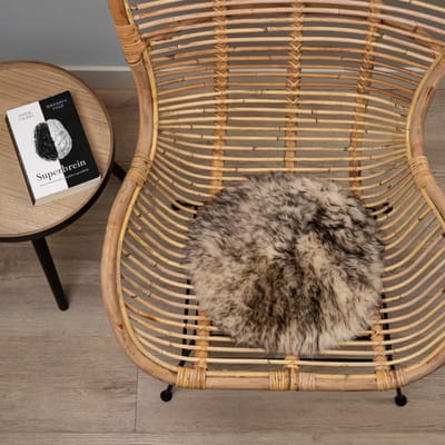 WOOOL Schapenvacht Chairpad - Classic Wit Zwart Moeflon (38cm) ROND - Stoelkussen - 100% Echt - Eenzijdig
