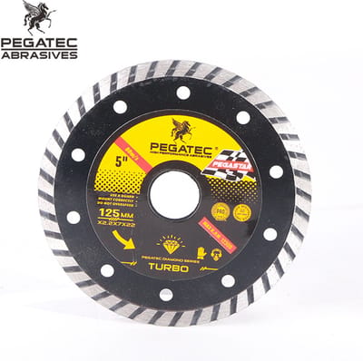 Pegatec High Performance - Diamantschijf Turbo - Droog/Nat – O.A. Geschikt voor verschillende Steensoorten, Beton, Bestrating, Dakpannen Etc. - 125mm - Asgat 22,2mm - Voor Haakse Slijper/Slijptol