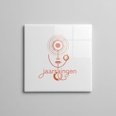 Oorbellen Tegel – Minimalistische Vrouwelijke Lijntekening Wanddecoratie – Moderne Keramische Tegel 15 x 15 cm