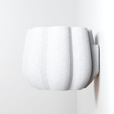 Fleuriek - Design bloempot met structuur – Moderne plantenpot van duurzaam bioplastic – Lichtgewicht & stijlvol, geschikt voor kamerplanten - Witte plantenpot voor aan de muur - Ø12 cm