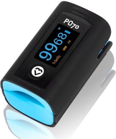 Uebe PO70 Saturatiemeter met Hartslagmeter & Perfusie Index (PI) – Klinisch Getest – OLED XXL Display – Geheugen 10 Metingen – Inclusief Batterijen & Draagkoord