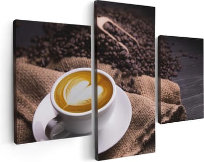 Artaza Canvas Schilderij Drieluik Kopje Koffie In Een Hartje Met Koffiebonen - 90x60 cm - Wanddecoratie Woonkamer - Schilderijen - Muurdecoratie