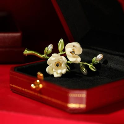 Vintage Daisy Rose Emaille Metalen Broches Voor Vrouwen Elegante Plantenreeks Badges Corsage Klassieke Feest Bruiloft Accessoires Spelden beige