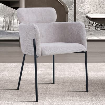 Eetkamerstoel Naomi Beige – Luxe Stof – Armleuningen – Zwarte Metalen Poten – Per Stuk