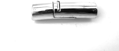 2 x Magneet sluiting tweedelig - zilverkleurig 8 x 28 mm. gat 5.5 mm. Koord – draad – leer of andere soort materialen mag niet dikke zijn dan 5mm