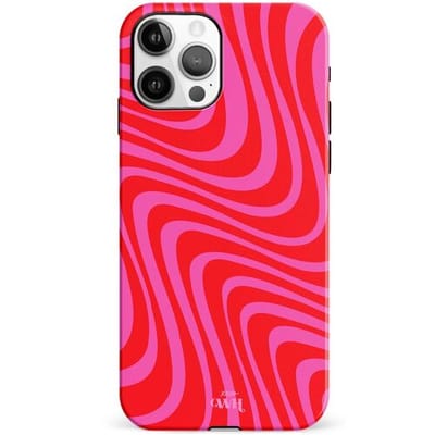 xoxo Wildhearts Berry Much - Double Layer - Hoesje geschikt voor iPhone 12 Pro case - Siliconen hoesje met golvenprint - Golven - Hardcover - Beschermhoes - Optimale bescherming - Rood - Roze