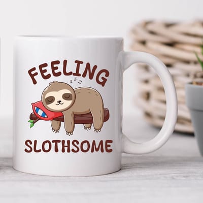 Feeling Slothsome Mok – Vaderdag – Moederdag cadeau – Cadeau voor moeder – Mokken en bekers – Cadeau voor vrouw – Valentijndag – Cadeau voor Hem of Haar – 325ml Koffiemok