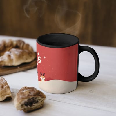 Magische Mok - Foto op Warmte Mokken - Koffiemok - Illustratie - Kerstman - Rendieren - Rood - Magic Mok - Beker - 350 ML - Theemok